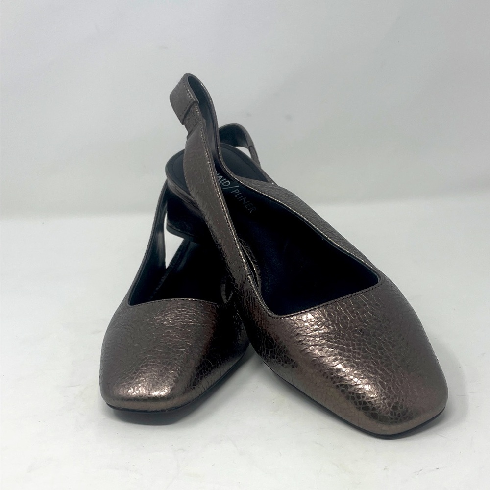 Donald Pliner Metallic Heele Slingback Shoes Size 8 Excellent Condition